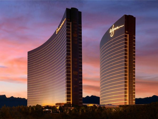 Esta interconectado con el Hotel Wynn Las Vegas y cuenta con un diseño moderno y elegante ubicacion centrica hotel lujoso