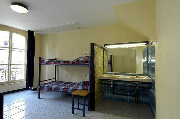 2. El hostel con su actividad cumple su misión tanto social como cultural comodo louvre youth hostel