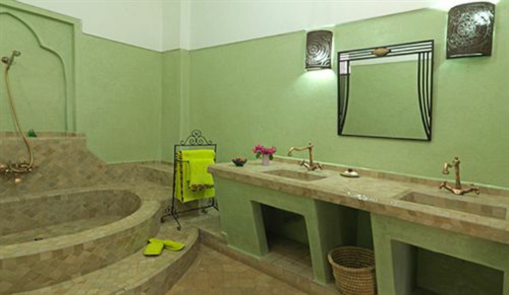 Cada habitación cuenta con amplio baño privado bano privado dormitorio hotel riad marrakech