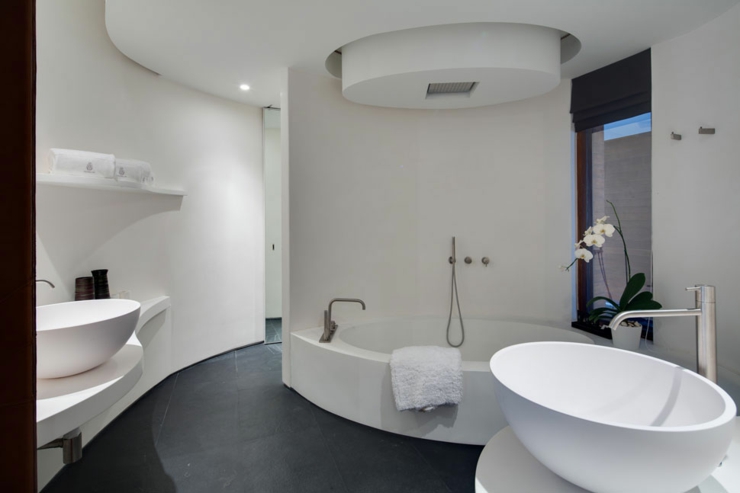 Elegante baño en el magnífico Iniala Penthouse Suite bano amplio equipado comodo