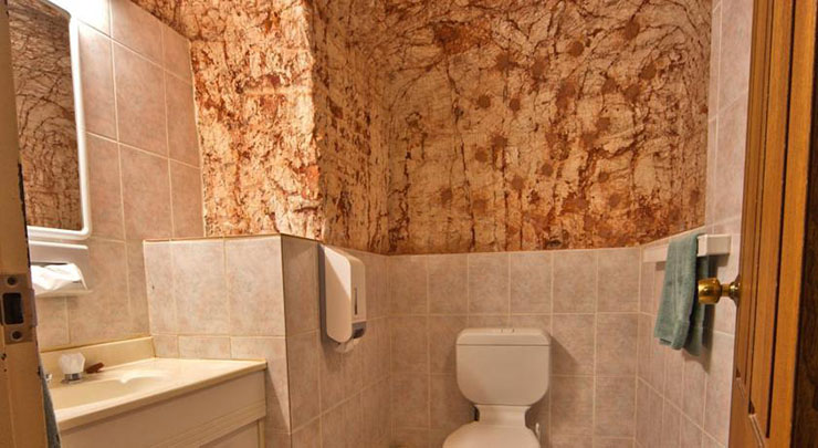 Baño privado situado bajo tierra australiana comodidad bajo tierra australia
