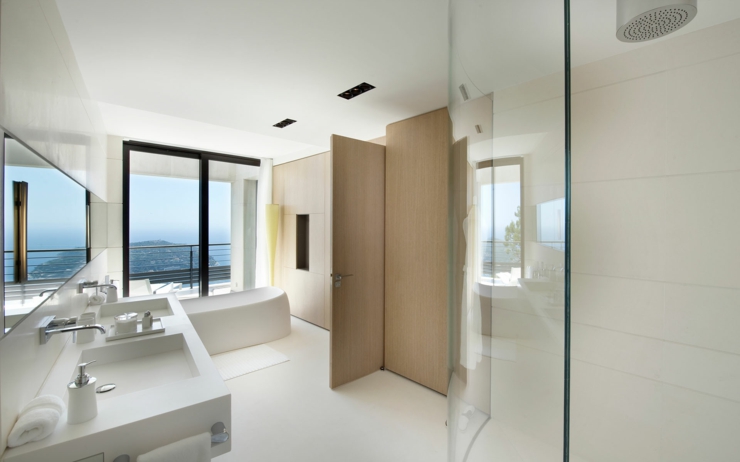 Baño amplio y lujoso en esta villa en alquiler bano privado vistas mar