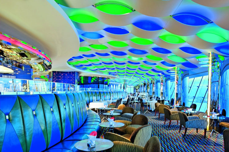 Bar restaurante “en el aire” con vistas magnificas al Golfo experiencia unica restaurante hotel dubai