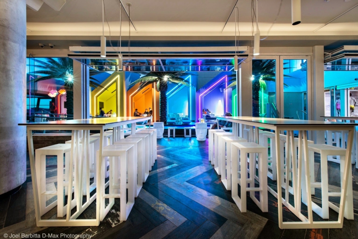 Este club australiano dispone de un bar de aire libre y un bar interior dos bares interno externo