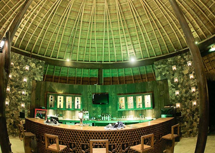 Este hotel boutique está construido con materiales naturales y materiales reciclados bar elegante hotel boutique sri lanka