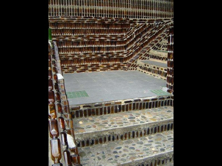 Las botellas marrón son de conocida marca de cerveza tailandesa botellas marron marca serveza tailandesa