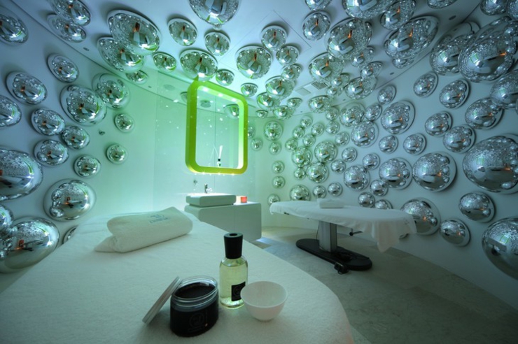 Beauty room con diseño futurista y ambiente relajante atmosfera futurista spa hotel milan