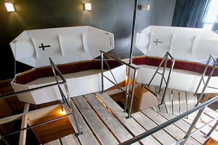Habitación para aquellos que les gustan las emociones fuertes hotel berlin emociones fuertes camas ataudes