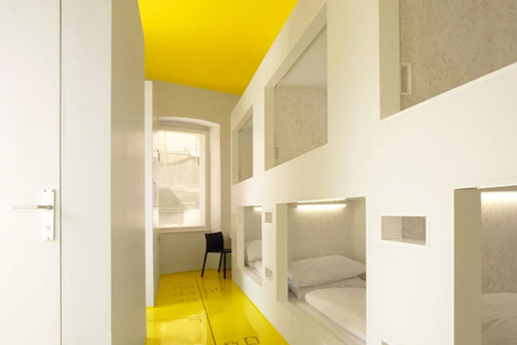 Cama privada en camera parecida a un camarote cama individual hostel croacia