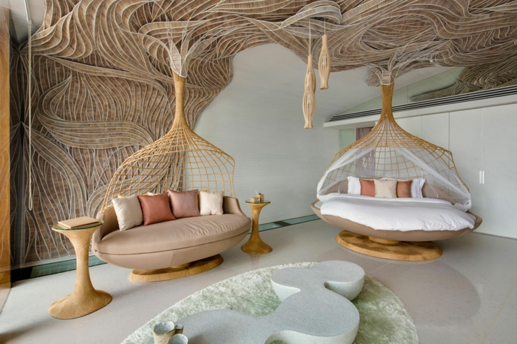 Villa en Phuket-Tailandia diseñada con materiales naturales magnifico interior sofas bambu