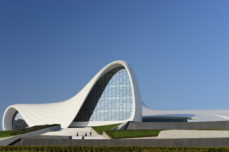 El color blanco significativo de un futuro nuevo y mejor edificio espectacular color blanco