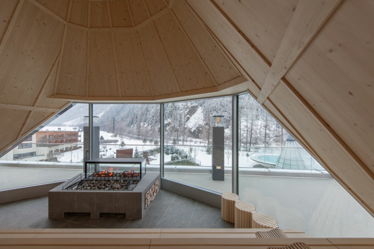 aqua dome construido materiales naturales