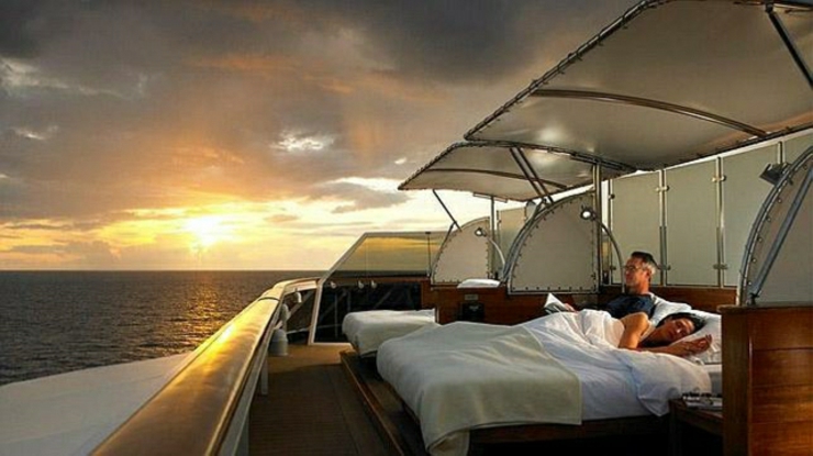 El pasajero de este famoso crucero de lujo viaja rodeado del máximo confort igual como en su casa en la tierra