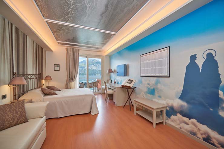 La suite de Dante Alighieri con vistas spectaculaires diseno tematico hotel boutique