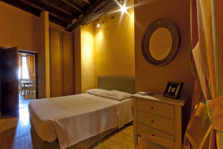 La decoración es simple, elegante y moderna habitacion apartamentos roma deco moderna