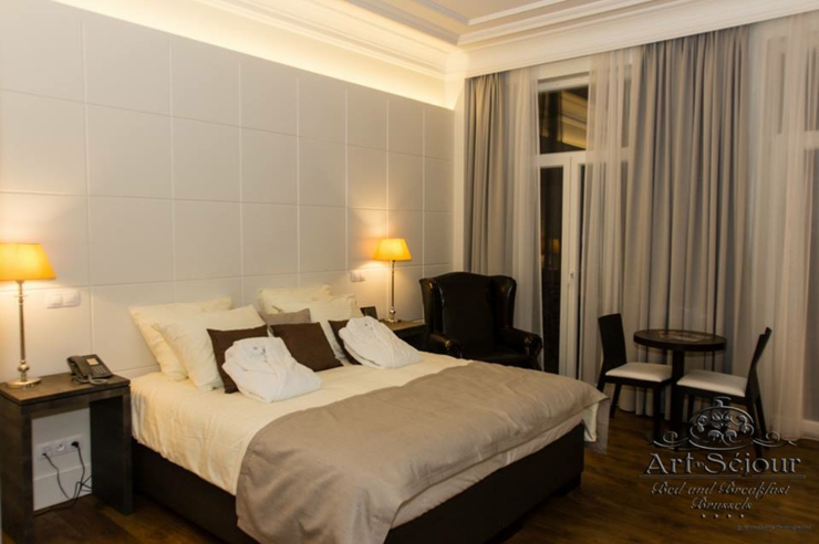 Dormitorio amplio en hostal en Bruselas diseñado en estilo moderno habitacion estilo neoclasico