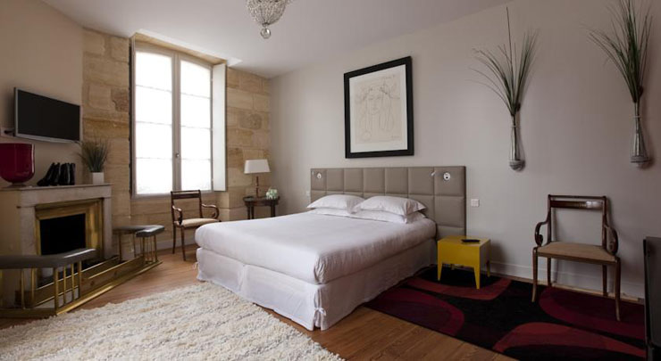 Un elegante hotel boutique con atmosfera única dormitorio espacioso con vistas