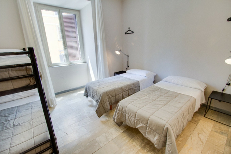 paredes blancos habitacion espaciosa