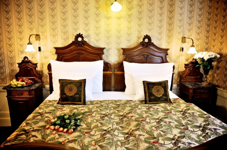 Dormitorio en hotel Praga es amplio y acogedor habitacion-elegancia-confort