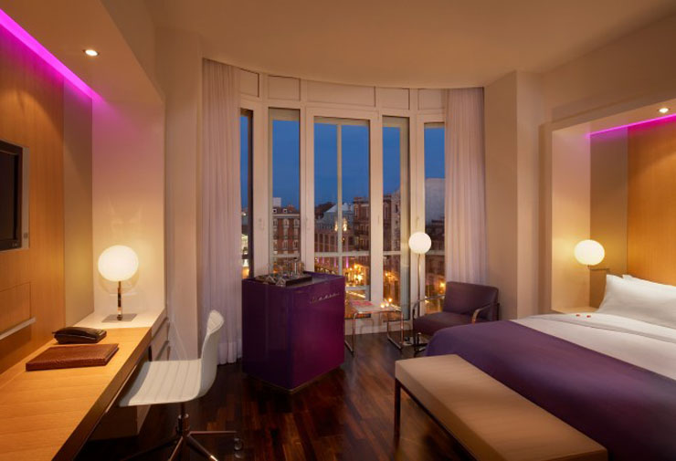 Habitación en hotel de lujo en Madrid dormitorio hotel madrid elegancia confort