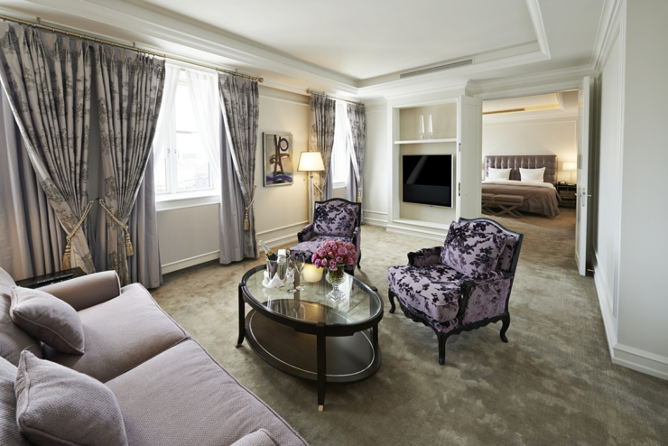 El salón esta amueblado con muebles de calidad elegancia-lujo-dormitorio-salon