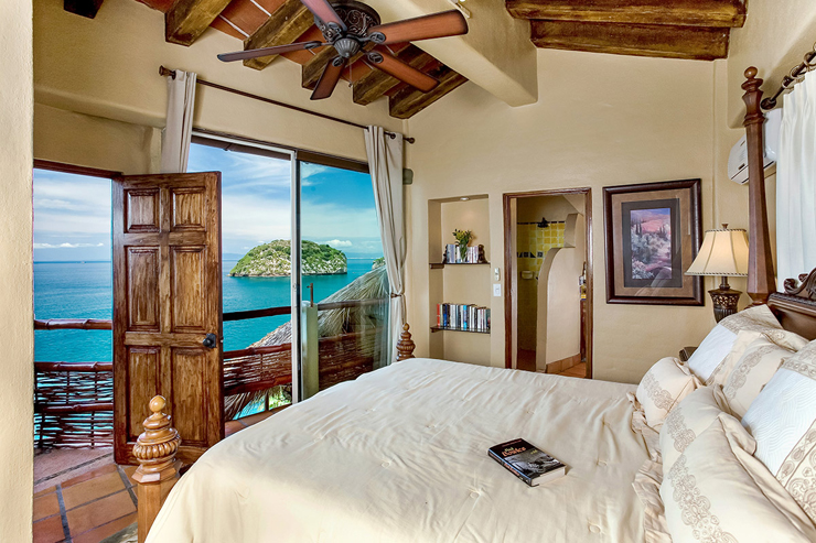 Dormitorio en la villa en alquiler en estilo rustico dormitorio espacioso con vistas