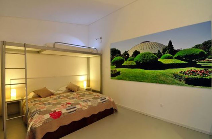 Habitación compartida con precio muy económico en hostal moderno en Oporto hostal moderno lujoso precios bajos