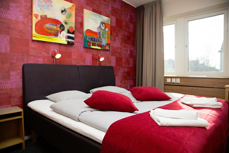 Dormitorio diseñado con elegancia y chic