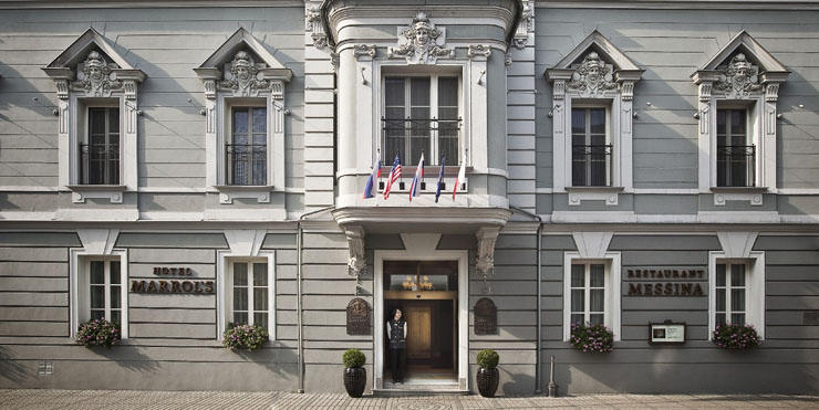 En el centro de Bratislava, a unos pasos del río Danubio se encuentra elegante hotel boutique entrada hotel boutique capital eslovaca