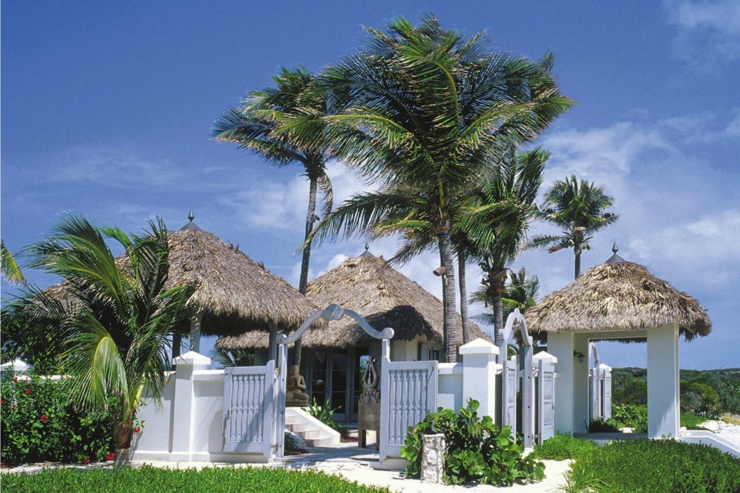Exterior de la exótica villa ubicada en la playa intimidad maxima casita playa