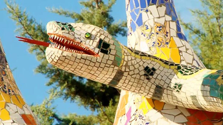 Figura de unos de los animales en el "Capricho de Cotrina" elemento decoracion edificio extrano