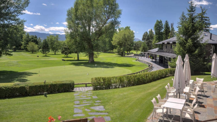 Los amantes del golf disfrutan de una estancia lujosa villa cerdanya situada campo golf