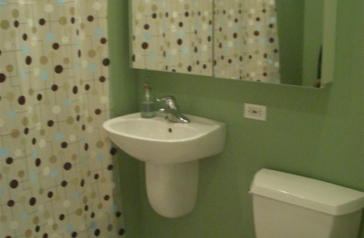 Las habitaciones tienen baño privado decorado con gusto dormitorio con bano privado