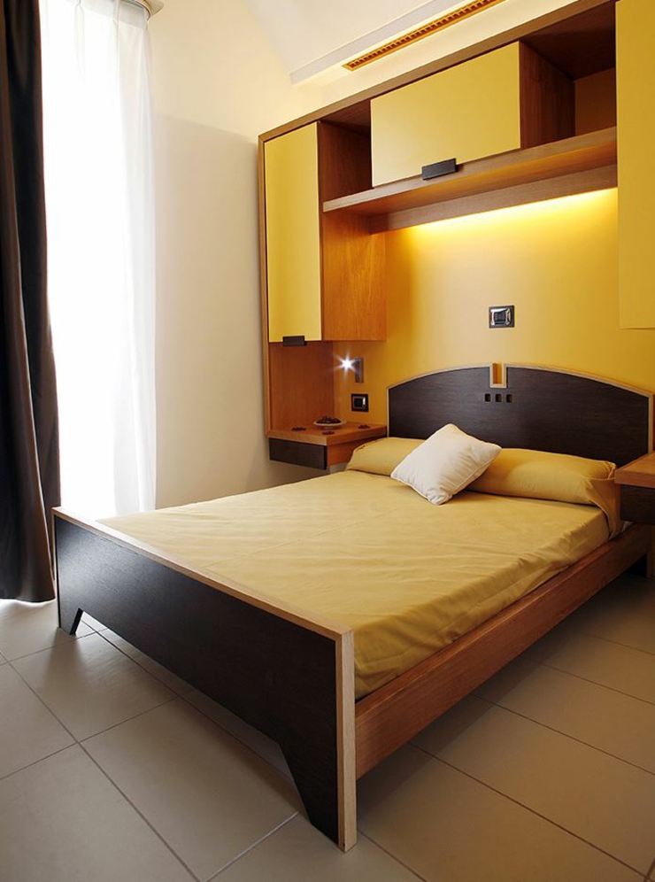 Habitación doble para un alojamiento más privado cama doble hostel sorrento