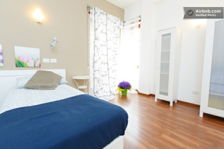 Habitación individual en uno de los hostales en Roma dormitorio confortable hostales roma