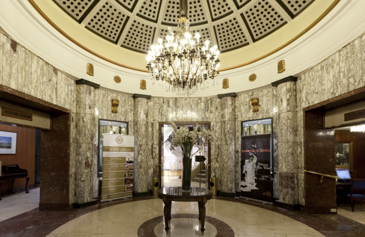 El hall del Hotel Velázquez Madrid impresiona con su estilo vestibulo hotel diseno magnifico