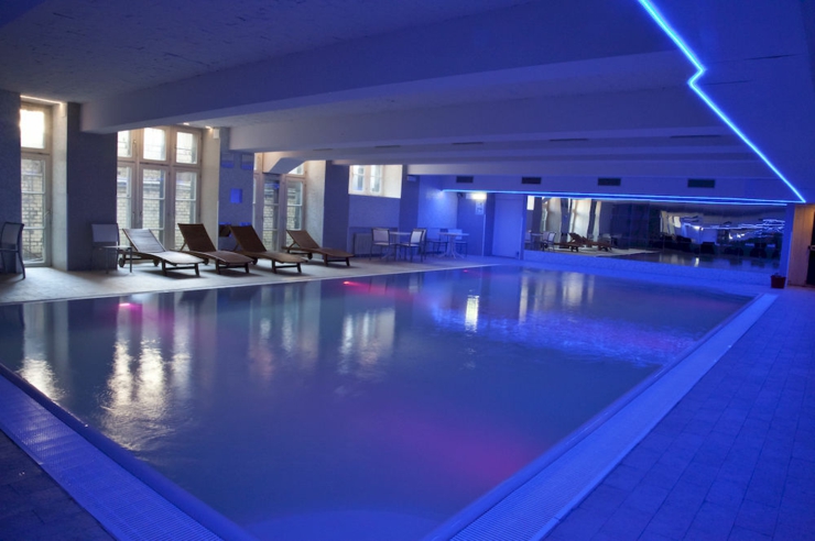 relax piscina hostal berlin