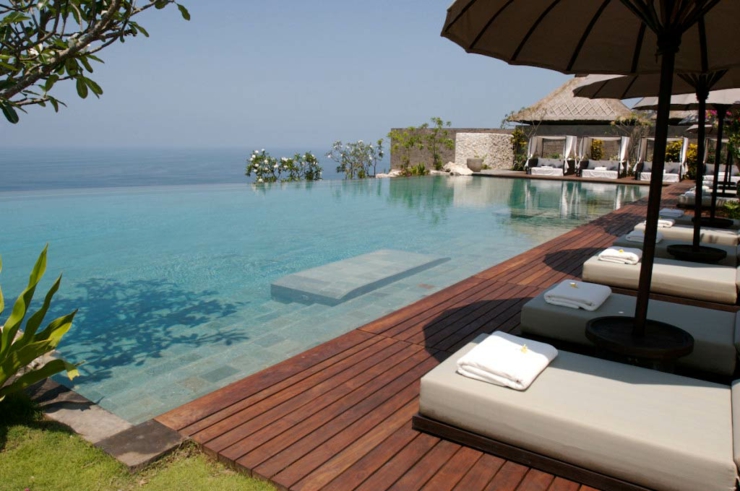 La piscina de este hotel en Bali es una de las mejores de la isla piscina hotel bulgari resort