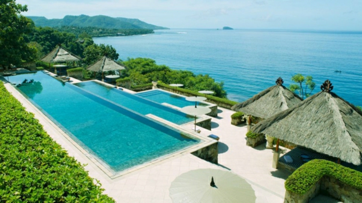 Amankila hotel en Bali ofrece a sus visitantes una piscina de tres niveles famosa piscina niveles hotel bali