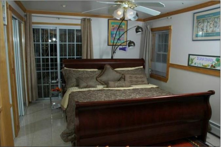 Las habitaciones de este hostel acogedor son bien equipadas dormitorio hostel bnb amplio