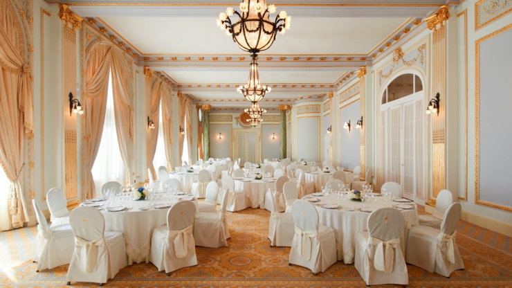 El precioso hotel Maria Cristina fue diseñado en estilo “Belle Epoque” disenado estilo epoca bella