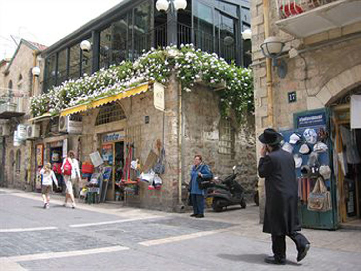 Harmony Hotel está situado en una zona muy transitada en Jerusalén hotel jerusalen cerca lugares turisticos