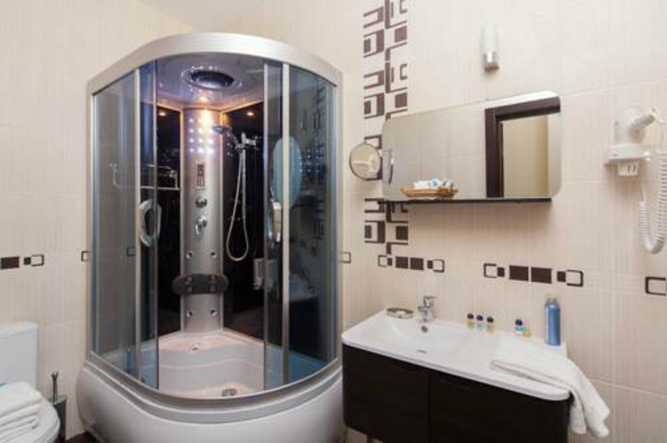 Todas las habitaciones tienen baño privado bano-amplio-limpio-bien-equipado