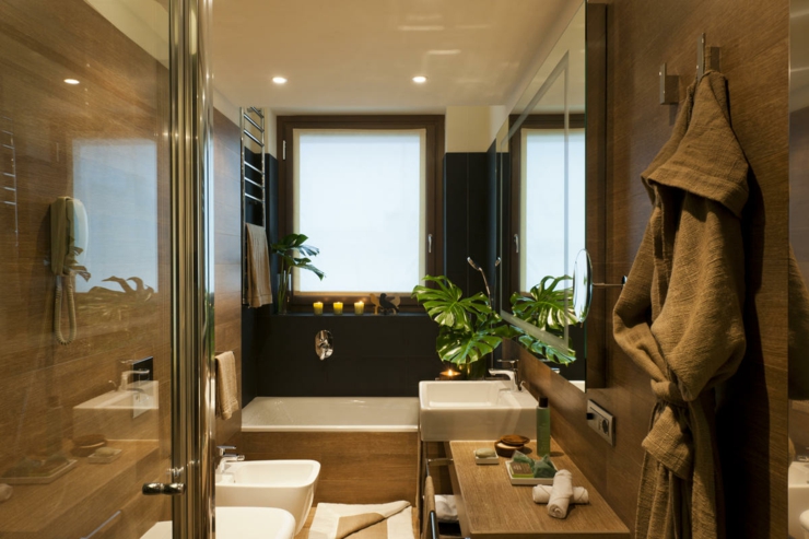 Los baños en este hotel urbano son amplias y cómodas bano comodo bien equipado