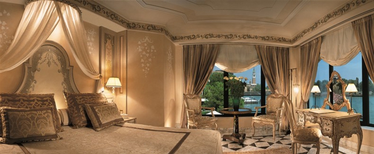 El mobiliario y los ornamentos completa la visión diseno clasico atmosfera romantica