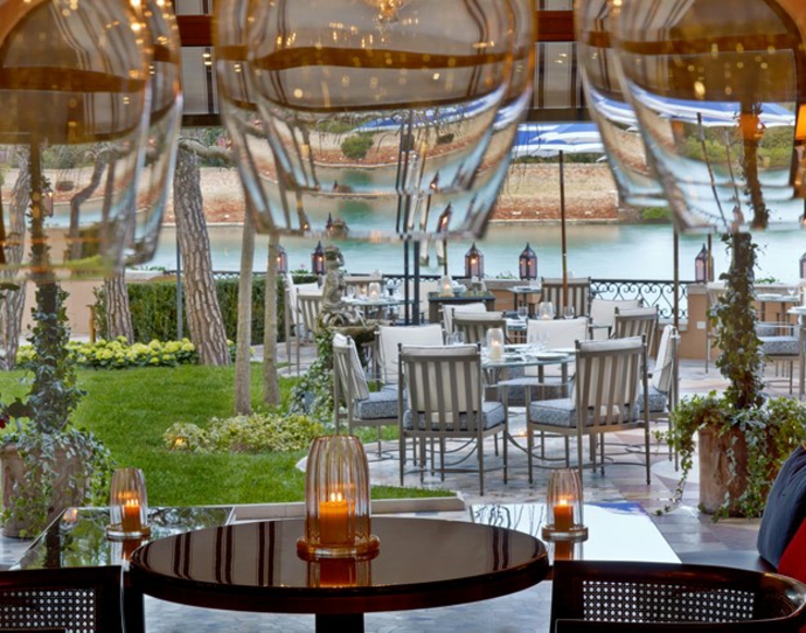 Los huéspedes de este hotel en Venecia disfrutan de la piscina más larga de Venecia hotel venecia piscina grande
