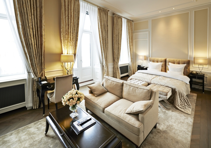 Una de las 30 suites diseñadas en estilo clásico elegancia clasica hotel d angleterre