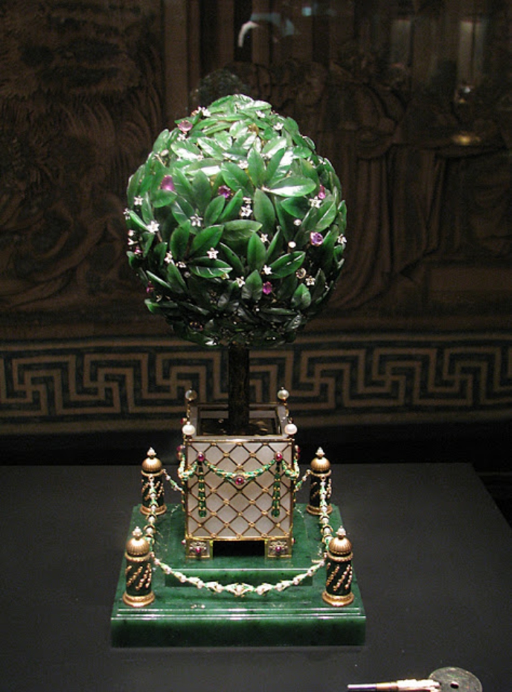 Uno de los magníficos huevos Faberge – un naranjo con rubíes, diamantes, amatistas que imitan frutas huevos faberge piedras preciosas
