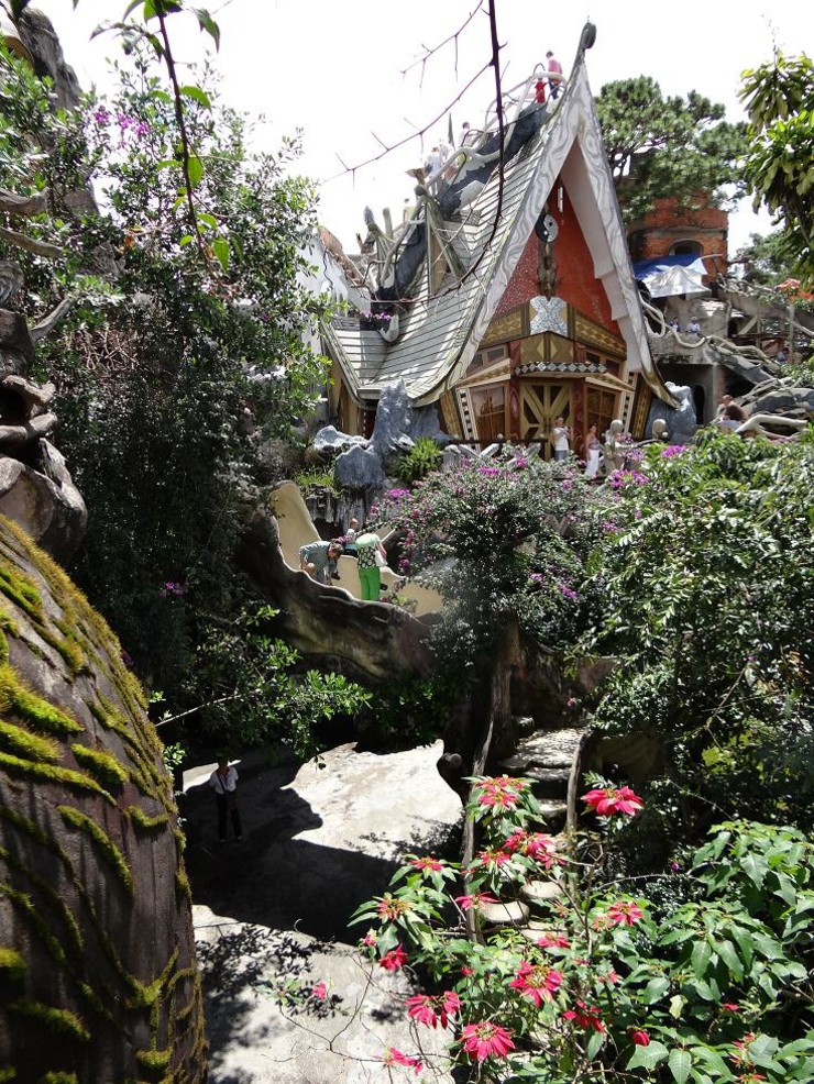 Hang Nga Guesthouse está rodeada de jardines exóticos jardin eotico casa invitados vietnam