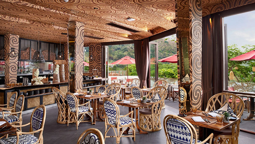 Exótico resort en Puket con un diseño tradicional restaurante lujoso resort diseno tailandes